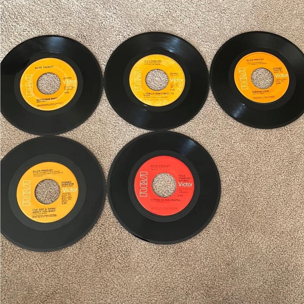 Set of 5 Elvis Presley vinyl records 45s